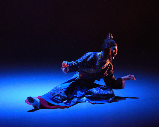 Singapore Chinese Dance Theatre's "Hearticulation". Photo by Lim Sau Boon