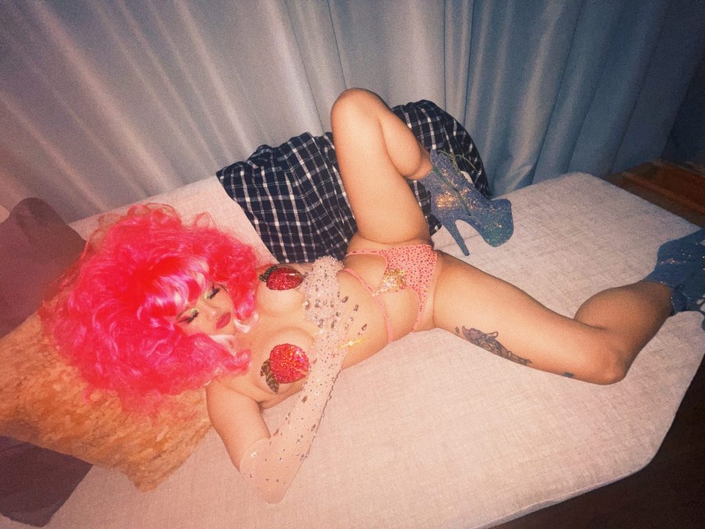 Lychee Bye in boudoir_1_Image courtesy of Win (@cheetouk)